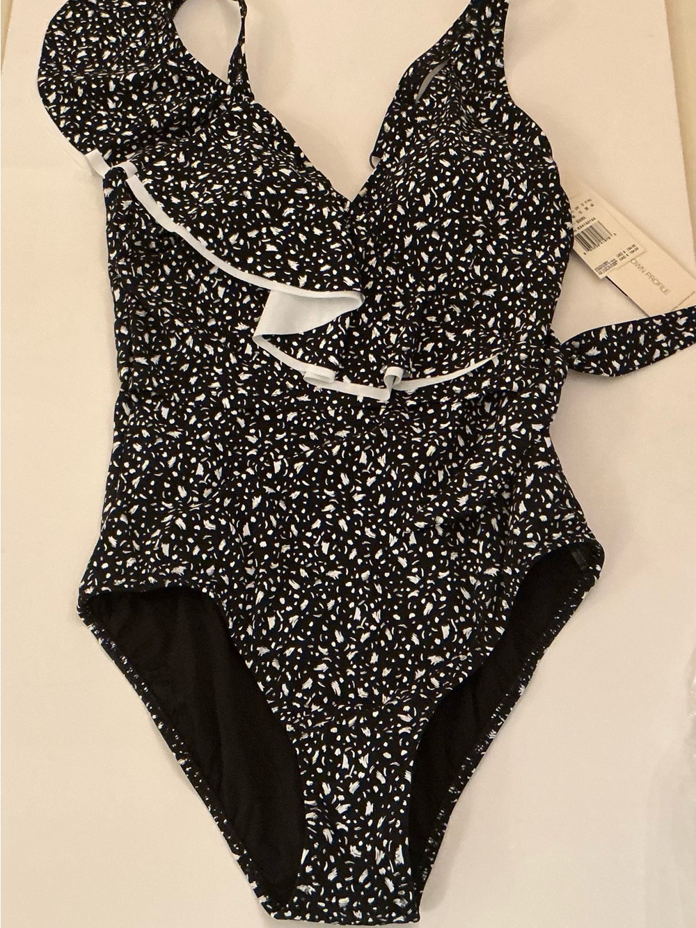 Gottex Black and White Ruffled One-Piece Swimsuit  size 10